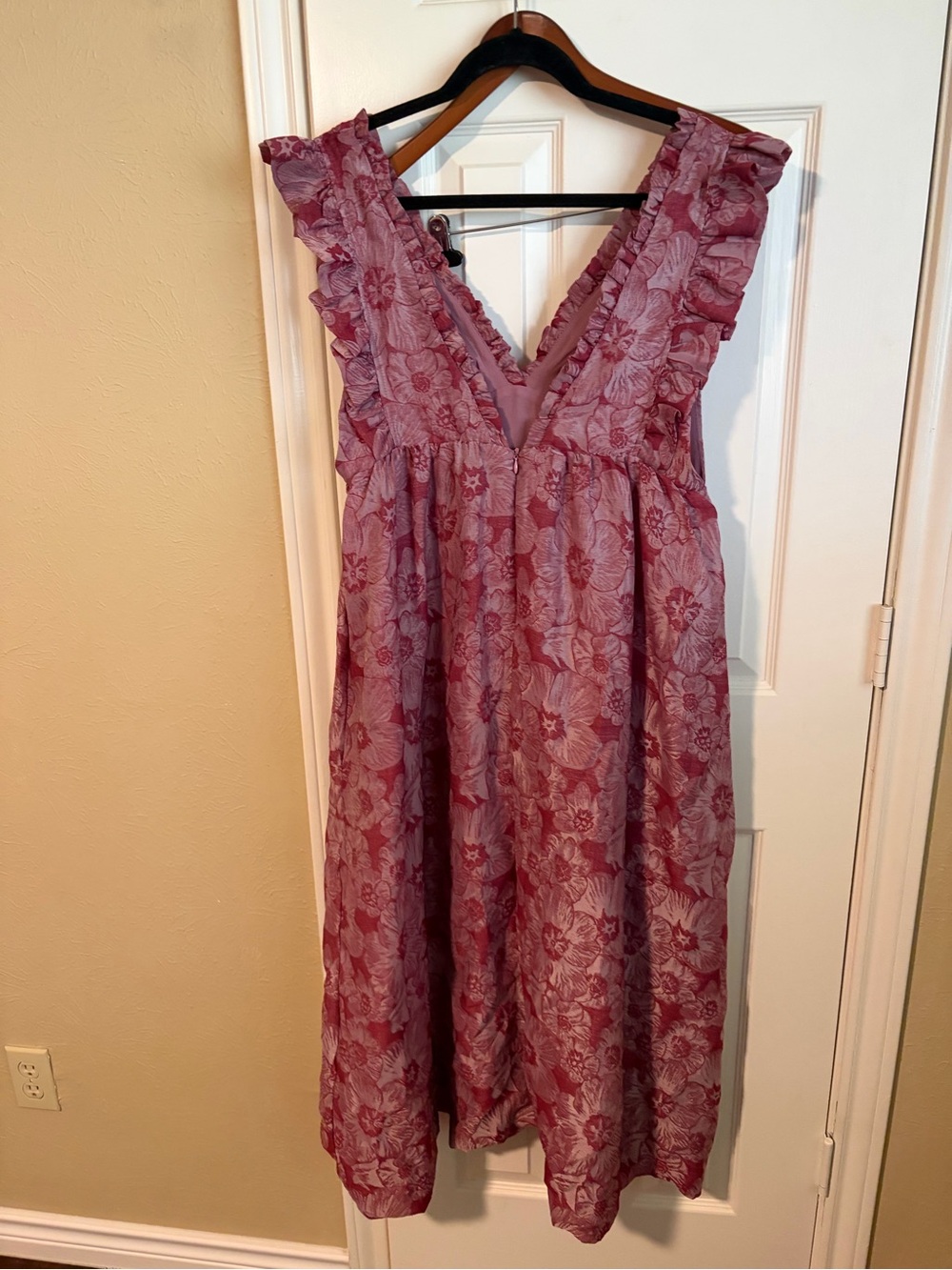 NWOT Sleeveless Floral Ruffle V-Neck Dress in Dusty Rose